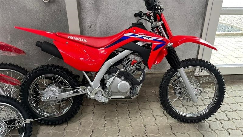 Honda CRF 125 F DEMO. Rigtig crosser med gear og kobling - Τετράκλινα: φωτογραφία 2 Honda CRF 125 F DEMO. Rigtig crosser med gear og kobling - Τετράκλινα: φωτογραφία 2