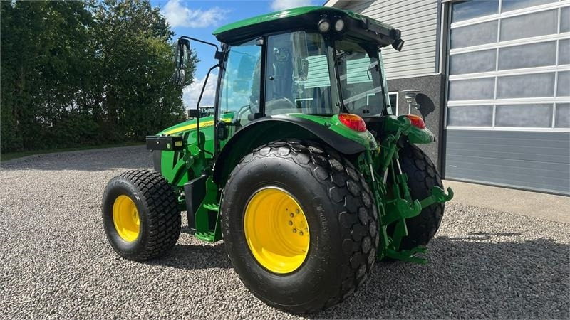 John Deere 5090 M Med græsdæk - Τρακτέρ: φωτογραφία 3 John Deere 5090 M Med græsdæk - Τρακτέρ: φωτογραφία 3