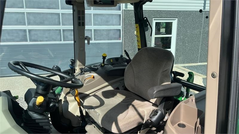 John Deere 5090 M Med græsdæk - Τρακτέρ: φωτογραφία 5 John Deere 5090 M Med græsdæk - Τρακτέρ: φωτογραφία 5