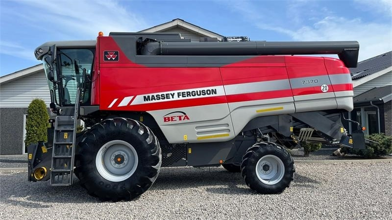 Massey Ferguson 7370 BETA. Gårdmaskine med kun 1080 motortimer. Me - Θεριζοαλωνιστική μηχανή: φωτογραφία 1 Massey Ferguson 7370 BETA. Gårdmaskine med kun 1080 motortimer. Me - Θεριζοαλωνιστική μηχανή: φωτογραφία 1