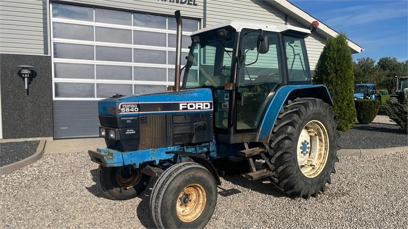 New Holland 5640 SL Dualpower - Τρακτέρ: φωτογραφία 2 New Holland 5640 SL Dualpower - Τρακτέρ: φωτογραφία 2