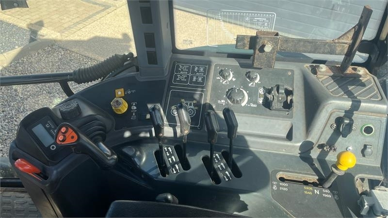 New Holland 8360 Rangecommand - Τρακτέρ: φωτογραφία 5 New Holland 8360 Rangecommand - Τρακτέρ: φωτογραφία 5