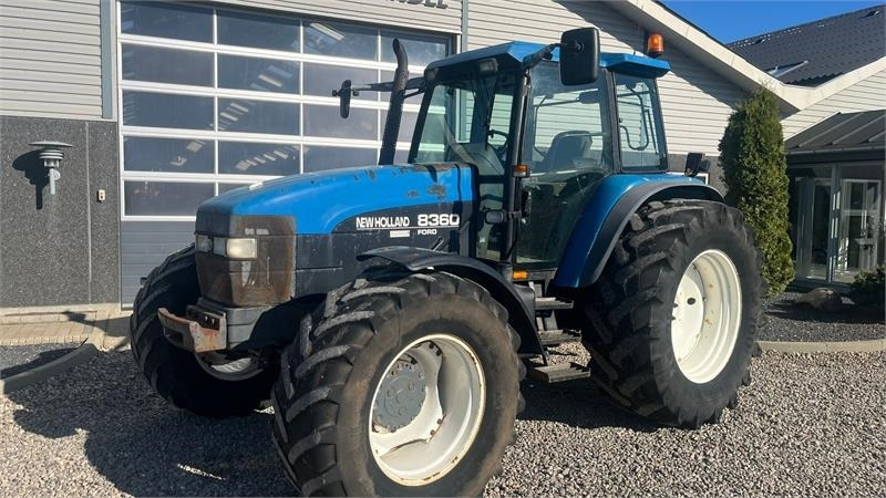 New Holland 8360 med 4stk fabriksnye dæk til. Super stærk tra - Τρακτέρ: φωτογραφία 2 New Holland 8360 med 4stk fabriksnye dæk til. Super stærk tra - Τρακτέρ: φωτογραφία 2