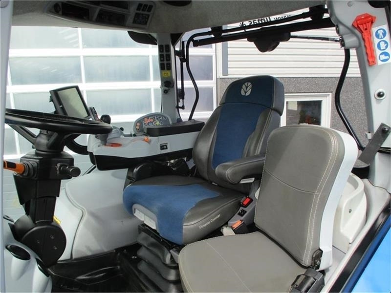 New Holland T7.230 AutoCommand, meget velholdt traktor - Τρακτέρ: φωτογραφία 3 New Holland T7.230 AutoCommand, meget velholdt traktor - Τρακτέρ: φωτογραφία 3