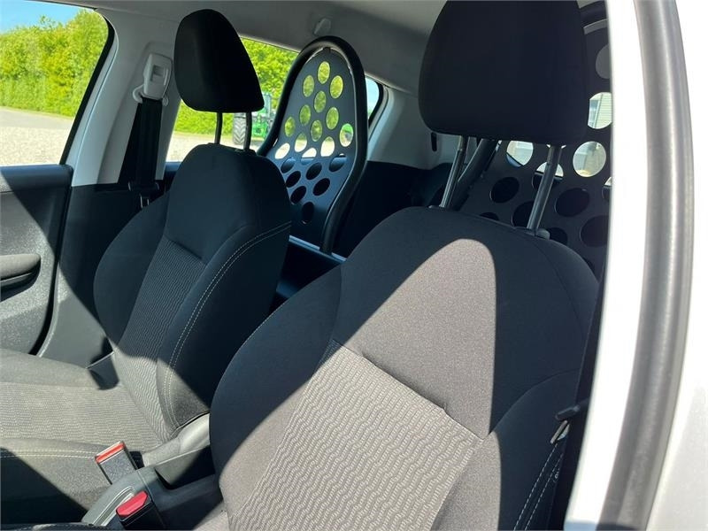 Peugeot 208 1,6 BlueHDi 100 Active Van 5d. NYSYNET og KUN - Αυτοκίνητο: φωτογραφία 2 Peugeot 208 1,6 BlueHDi 100 Active Van 5d. NYSYNET og KUN - Αυτοκίνητο: φωτογραφία 2