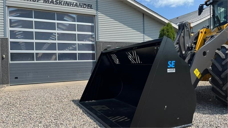 SE AB 4m3 skovl med Volvo beslag på. Den er 2.75m - Κουβάς για Κατασκευή μηχανήματα: φωτογραφία 1 SE AB 4m3 skovl med Volvo beslag på. Den er 2.75m - Κουβάς για Κατασκευή μηχανήματα: φωτογραφία 1