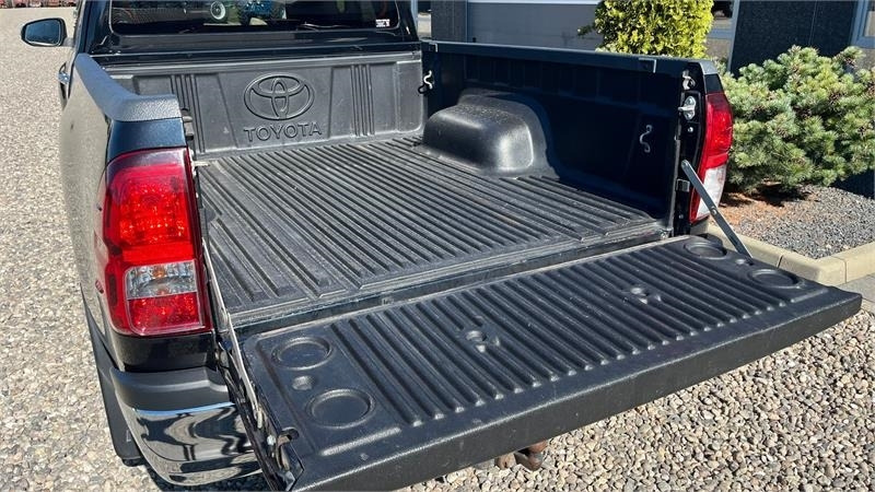 Toyota Hilux 4WD Pick-up med træk til 3200 kg. Meget velh - Εξαρτηματα - Θεριζοαλωνιστική μηχανή: φωτογραφία 3 Toyota Hilux 4WD Pick-up med træk til 3200 kg. Meget velh - Εξαρτηματα - Θεριζοαλωνιστική μηχανή: φωτογραφία 3