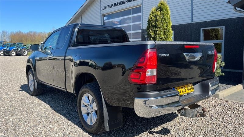 Toyota Hilux 4WD Pick-up med træk til 3200 kg. Meget velh - Εξαρτηματα - Θεριζοαλωνιστική μηχανή: φωτογραφία 2 Toyota Hilux 4WD Pick-up med træk til 3200 kg. Meget velh - Εξαρτηματα - Θεριζοαλωνιστική μηχανή: φωτογραφία 2
