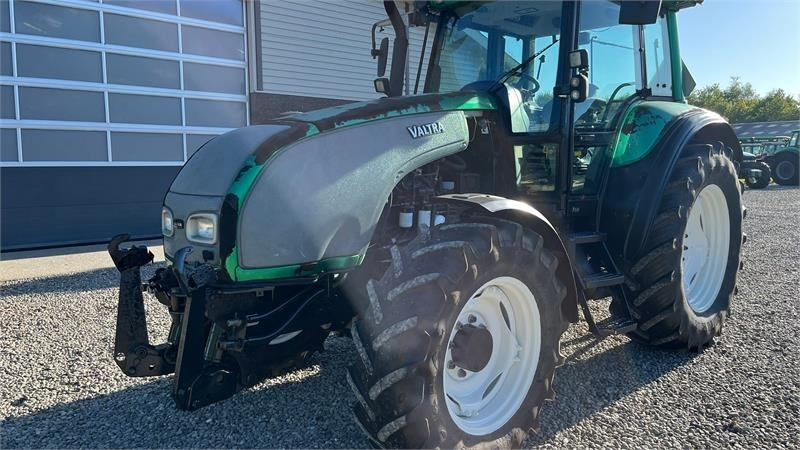 Valtra T130 med 3.5ton frontlift - Τρακτέρ: φωτογραφία 3 Valtra T130 med 3.5ton frontlift - Τρακτέρ: φωτογραφία 3