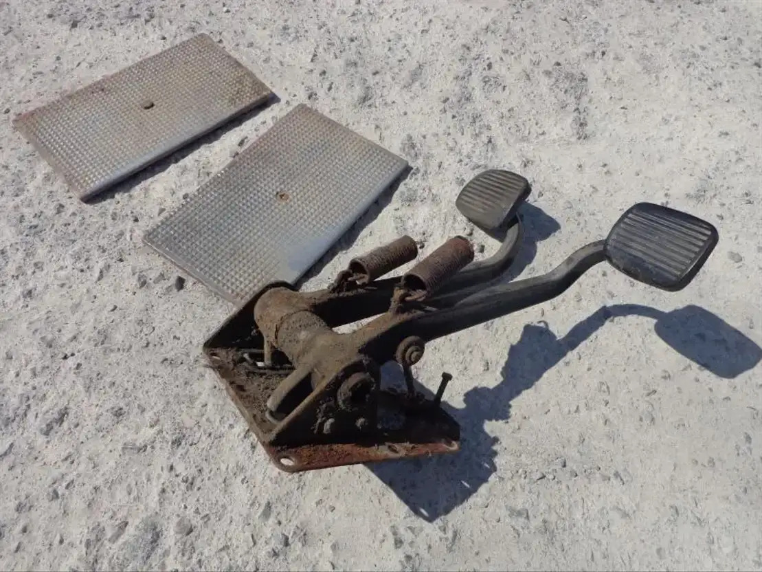 Scania Brake AND Clutch Pedal From Scania LB 0 AND LB1 Serie - Πετάλι για Φορτηγό: φωτογραφία 4 Scania Brake AND Clutch Pedal From Scania LB 0 AND LB1 Serie - Πετάλι για Φορτηγό: φωτογραφία 4