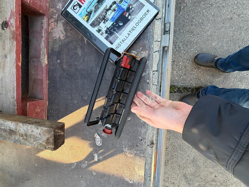 Hiab 112 RADIO REMOTE - Γερανός παπαγάλος για Φορτηγό: φωτογραφία 3 Hiab 112 RADIO REMOTE - Γερανός παπαγάλος για Φορτηγό: φωτογραφία 3
