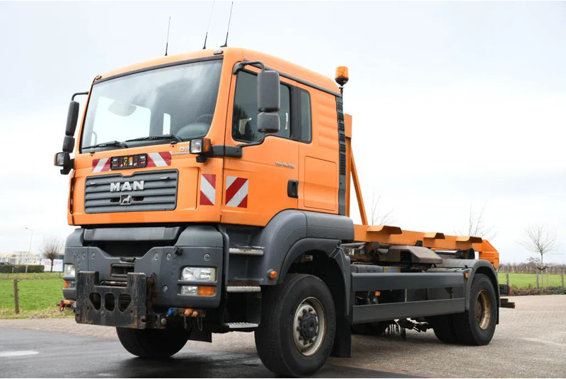 MAN TGA 18.350 4X4 BL HAAKARM/HOOKLIFT/ABROLLER!!KOMMUNAL!! - Φορτηγό φόρτωσης γάντζου: φωτογραφία 3 MAN TGA 18.350 4X4 BL HAAKARM/HOOKLIFT/ABROLLER!!KOMMUNAL!! - Φορτηγό φόρτωσης γάντζου: φωτογραφία 3