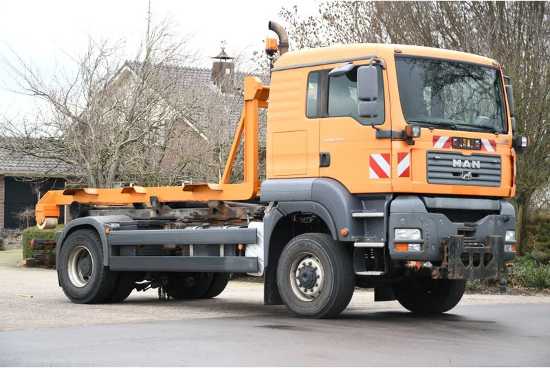 MAN TGA 18.350 4X4 BL HAAKARM/HOOKLIFT/ABROLLER!!KOMMUNAL!! - Φορτηγό φόρτωσης γάντζου: φωτογραφία 2 MAN TGA 18.350 4X4 BL HAAKARM/HOOKLIFT/ABROLLER!!KOMMUNAL!! - Φορτηγό φόρτωσης γάντζου: φωτογραφία 2