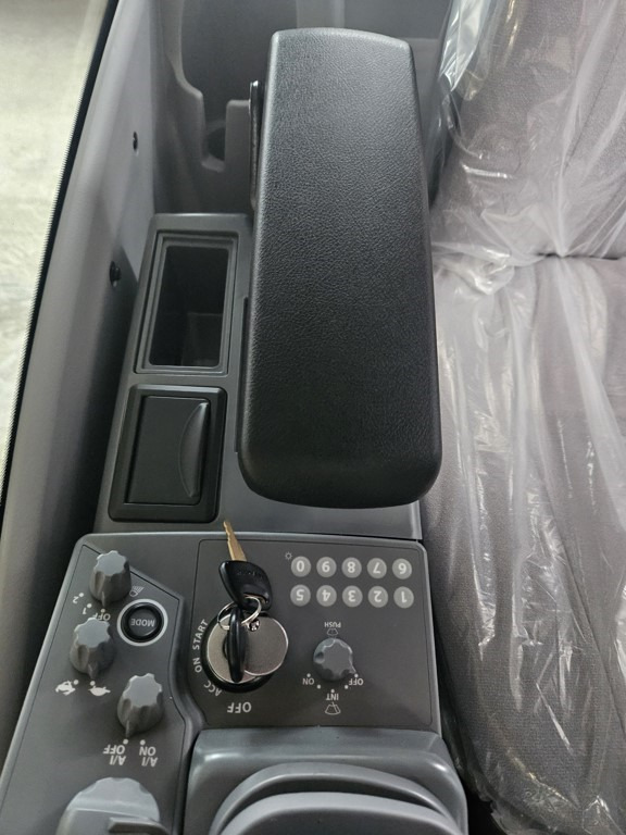 Hitachi ZX-5 ZX-6 - YA00037712 - Καμπίνα για Κατασκευή μηχανήματα: φωτογραφία 2 Hitachi ZX-5 ZX-6 - YA00037712 - Καμπίνα για Κατασκευή μηχανήματα: φωτογραφία 2