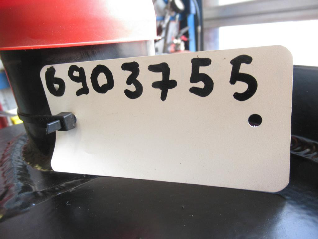 New Holland 6903755 - Ενδιάμεσος ψύκτης για Κατασκευή μηχανήματα: φωτογραφία 4 New Holland 6903755 - Ενδιάμεσος ψύκτης για Κατασκευή μηχανήματα: φωτογραφία 4