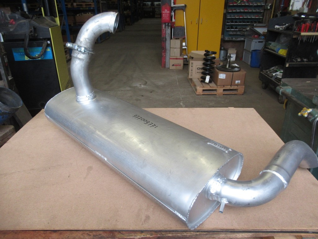 New Holland 72108737 - - Σιγαστήρας για Κατασκευή μηχανήματα: φωτογραφία 2 New Holland 72108737 - - Σιγαστήρας για Κατασκευή μηχανήματα: φωτογραφία 2