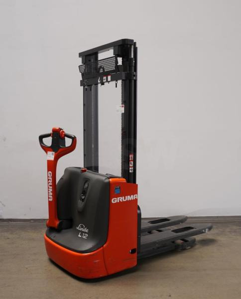 Linde L 12 1172 - Μηχάνημα στοίβαξης: φωτογραφία 1 Linde L 12 1172 - Μηχάνημα στοίβαξης: φωτογραφία 1
