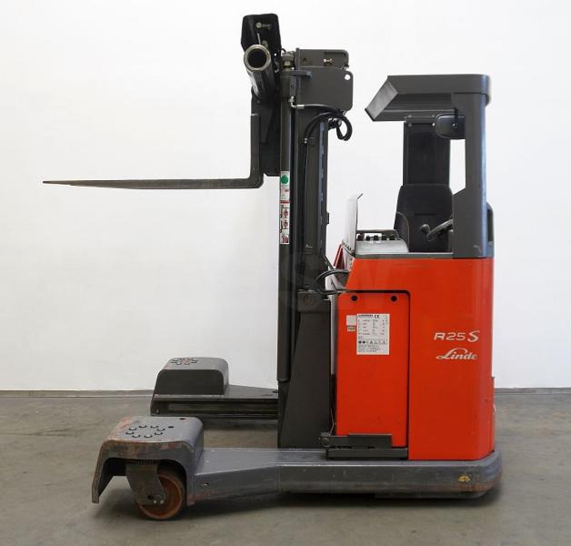 Linde R 25 F 144 - 4-κίνητα ανυψωτικό στενών δρόμων: φωτογραφία 4 Linde R 25 F 144 - 4-κίνητα ανυψωτικό στενών δρόμων: φωτογραφία 4