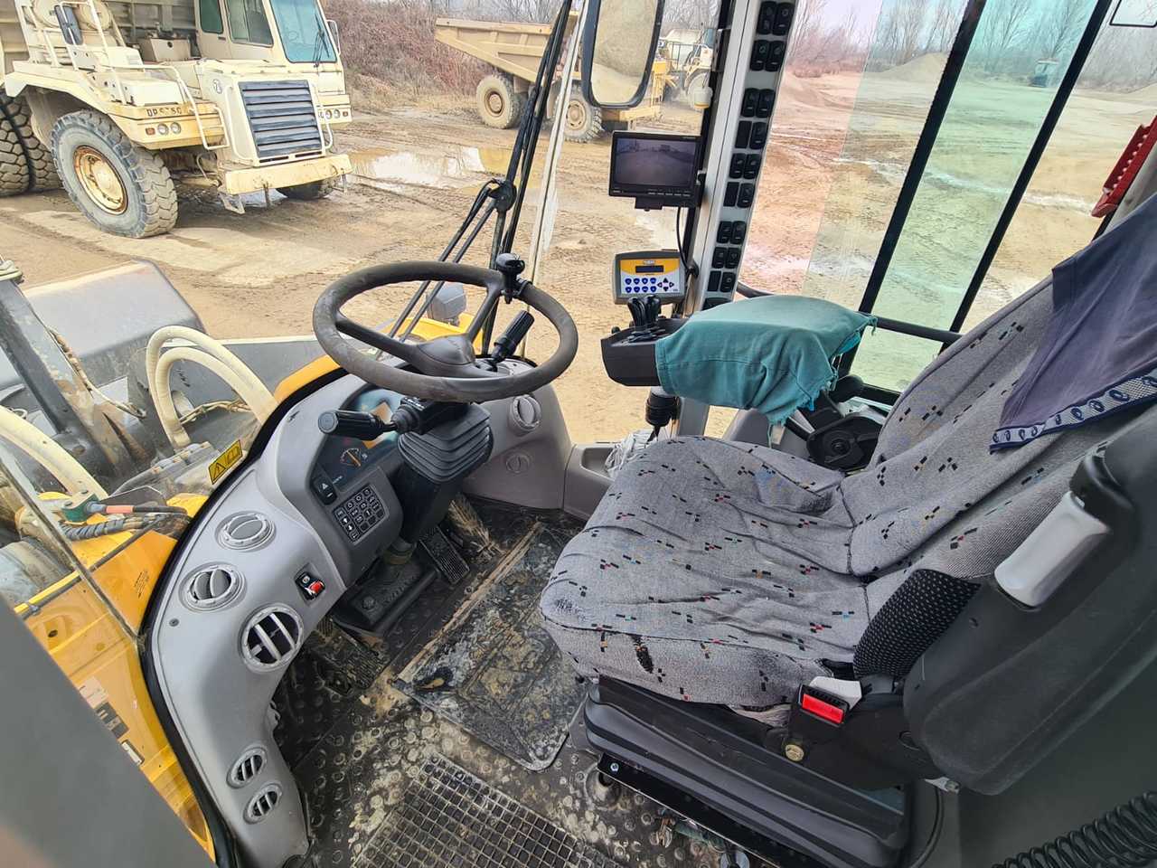 VOLVO L220G - Ελαστιχοφόρος φορτωτής: φωτογραφία 4 VOLVO L220G - Ελαστιχοφόρος φορτωτής: φωτογραφία 4