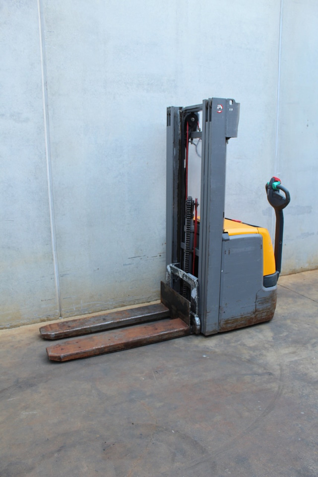 Jungheinrich EJC 214 430 DZ - Μηχάνημα στοίβαξης: φωτογραφία 2 Jungheinrich EJC 214 430 DZ - Μηχάνημα στοίβαξης: φωτογραφία 2