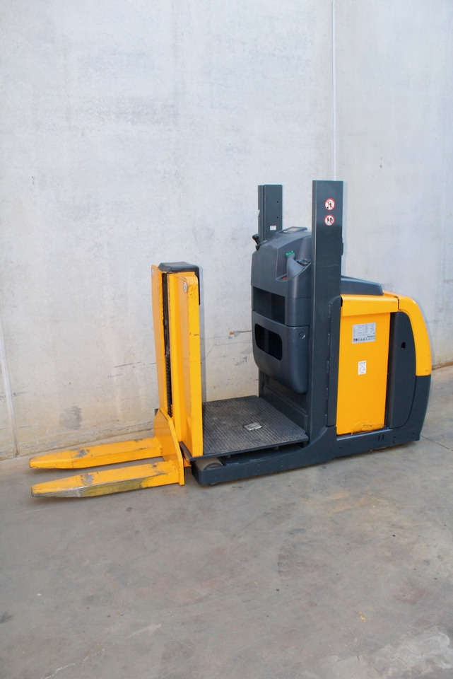 Jungheinrich EKS 110 Z 100 E - Μηχάνημα συλλογής παραγγελιών: φωτογραφία 2 Jungheinrich EKS 110 Z 100 E - Μηχάνημα συλλογής παραγγελιών: φωτογραφία 2