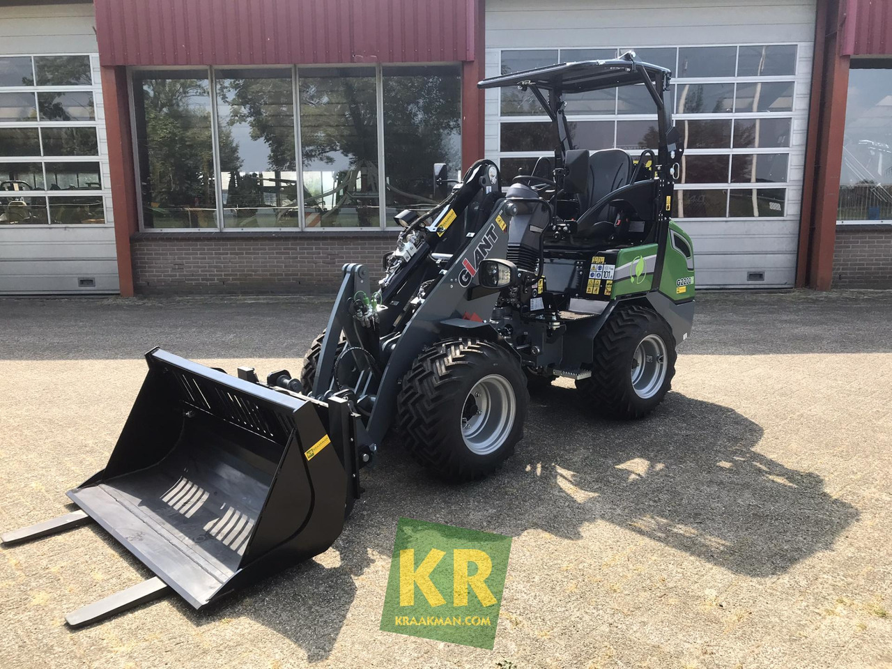 Giant G2200E - Σπαστός φορτωτής: φωτογραφία 1 Giant G2200E - Σπαστός φορτωτής: φωτογραφία 1