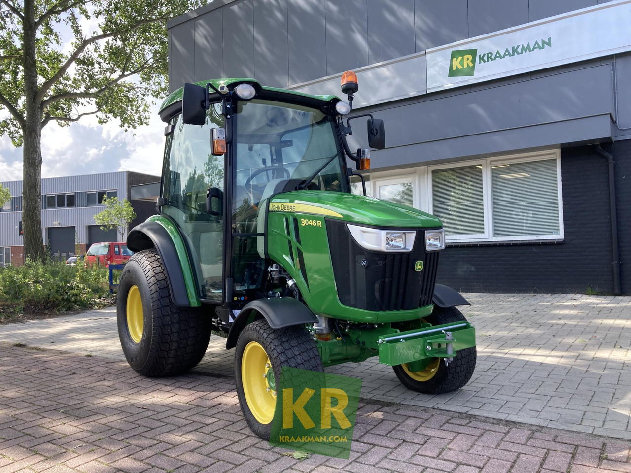 John Deere 3046R - Μικρό τρακτέρ: φωτογραφία 1 John Deere 3046R - Μικρό τρακτέρ: φωτογραφία 1