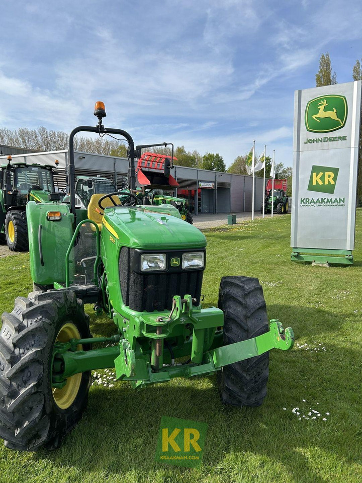 John Deere 5055E - Τρακτέρ: φωτογραφία 2 John Deere 5055E - Τρακτέρ: φωτογραφία 2