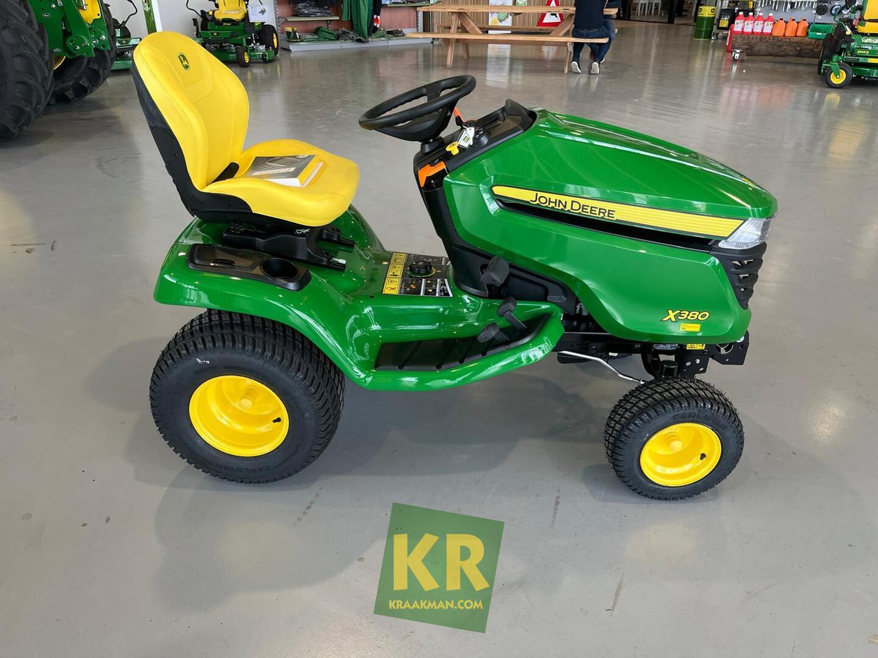 John Deere X380  - Χλοοκοπτικό: φωτογραφία 5 John Deere X380  - Χλοοκοπτικό: φωτογραφία 5