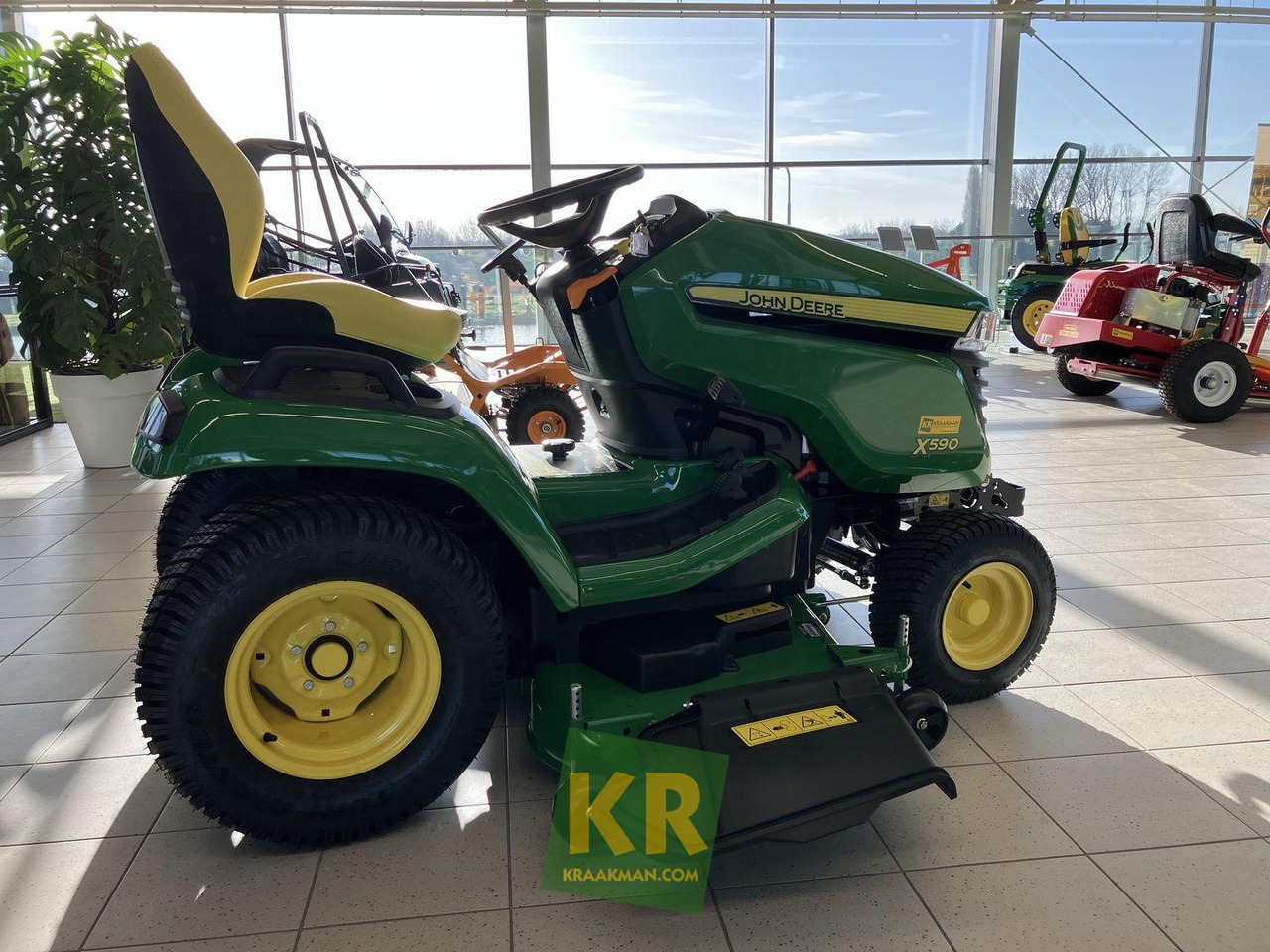 John Deere X590 - Χλοοκοπτικό: φωτογραφία 5 John Deere X590 - Χλοοκοπτικό: φωτογραφία 5