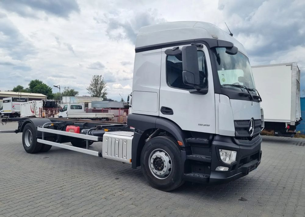 Mercedes-Benz Actros 1836 - Φορτηγό μουσαμάς: φωτογραφία 2 Mercedes-Benz Actros 1836 - Φορτηγό μουσαμάς: φωτογραφία 2