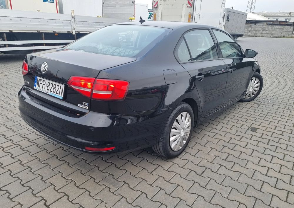 Volkswagen Jetta 2.0 TDI DPF BMT Trendline - Λιμουζίνα/ Sedan: φωτογραφία 4 Volkswagen Jetta 2.0 TDI DPF BMT Trendline - Λιμουζίνα/ Sedan: φωτογραφία 4