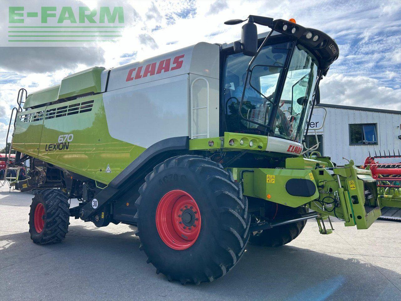CLAAS LEXION 670 M T4F - Θεριζοαλωνιστική μηχανή: φωτογραφία 2 CLAAS LEXION 670 M T4F - Θεριζοαλωνιστική μηχανή: φωτογραφία 2