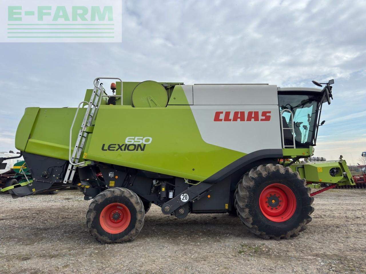 CLAAS Lexion 650 - Θεριζοαλωνιστική μηχανή: φωτογραφία 4 CLAAS Lexion 650 - Θεριζοαλωνιστική μηχανή: φωτογραφία 4