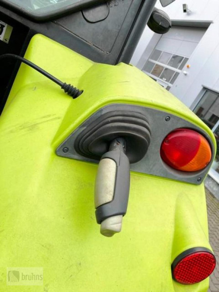 Τρακτέρ CLAAS axos 320 mit stoll frontlader: φωτογραφία 8 Τρακτέρ CLAAS axos 320 mit stoll frontlader: φωτογραφία 8