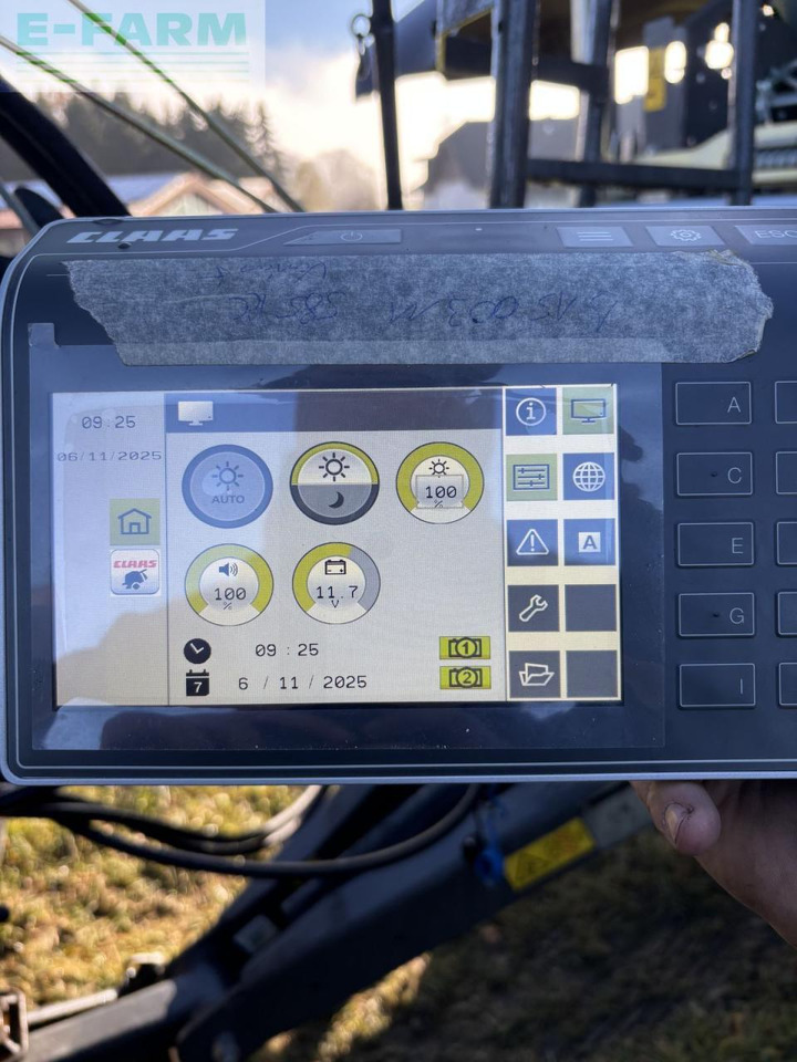 Χορτοδετική μηχανή τετράγωνες μπάλες CLAAS claas variant 585 rc: φωτογραφία 27 Χορτοδετική μηχανή τετράγωνες μπάλες CLAAS claas variant 585 rc: φωτογραφία 27