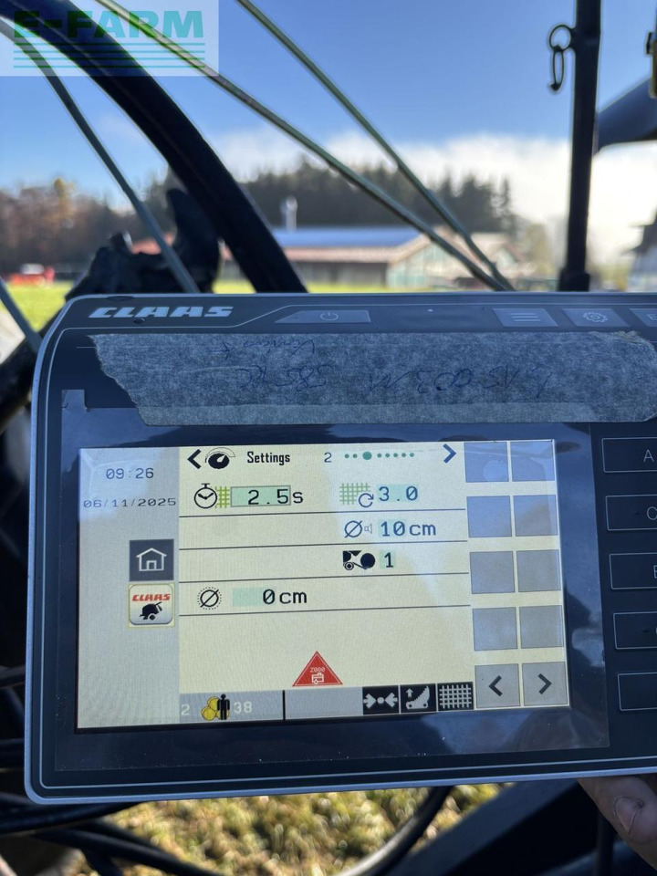 Χορτοδετική μηχανή τετράγωνες μπάλες CLAAS claas variant 585 rc: φωτογραφία 28 Χορτοδετική μηχανή τετράγωνες μπάλες CLAAS claas variant 585 rc: φωτογραφία 28