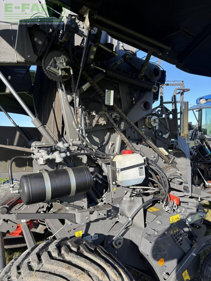 Χορτοδετική μηχανή τετράγωνες μπάλες CLAAS claas variant 585 rc: φωτογραφία 21 Χορτοδετική μηχανή τετράγωνες μπάλες CLAAS claas variant 585 rc: φωτογραφία 21