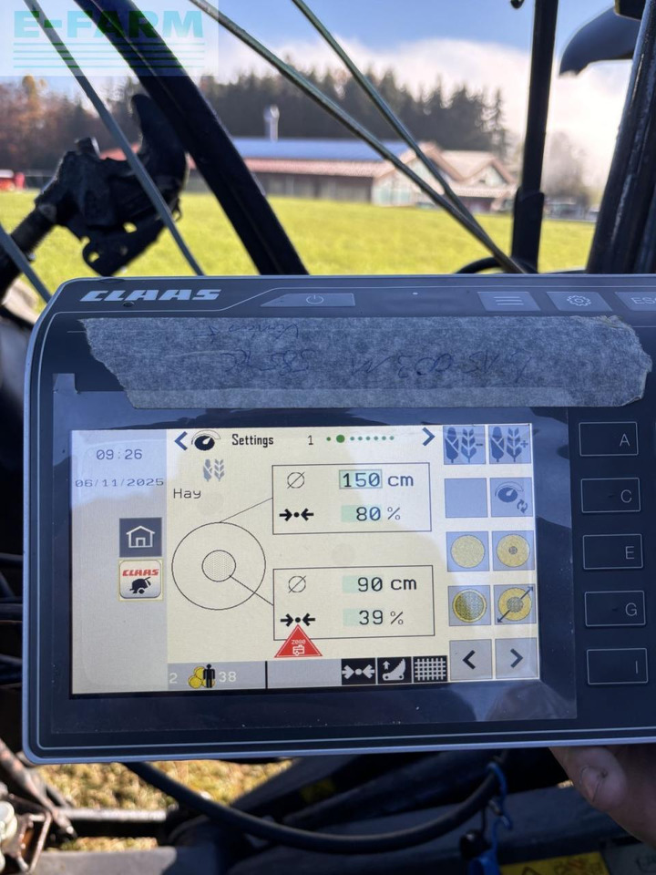 Χορτοδετική μηχανή τετράγωνες μπάλες CLAAS claas variant 585 rc: φωτογραφία 25 Χορτοδετική μηχανή τετράγωνες μπάλες CLAAS claas variant 585 rc: φωτογραφία 25