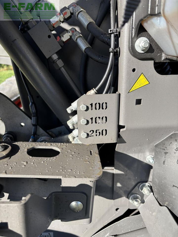 Χορτοδετική μηχανή τετράγωνες μπάλες CLAAS claas variant 585 rc: φωτογραφία 22 Χορτοδετική μηχανή τετράγωνες μπάλες CLAAS claas variant 585 rc: φωτογραφία 22