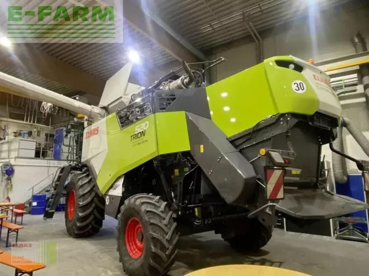 CLAAS trion 520 mit vario 560 - Θεριζοαλωνιστική μηχανή: φωτογραφία 4 CLAAS trion 520 mit vario 560 - Θεριζοαλωνιστική μηχανή: φωτογραφία 4
