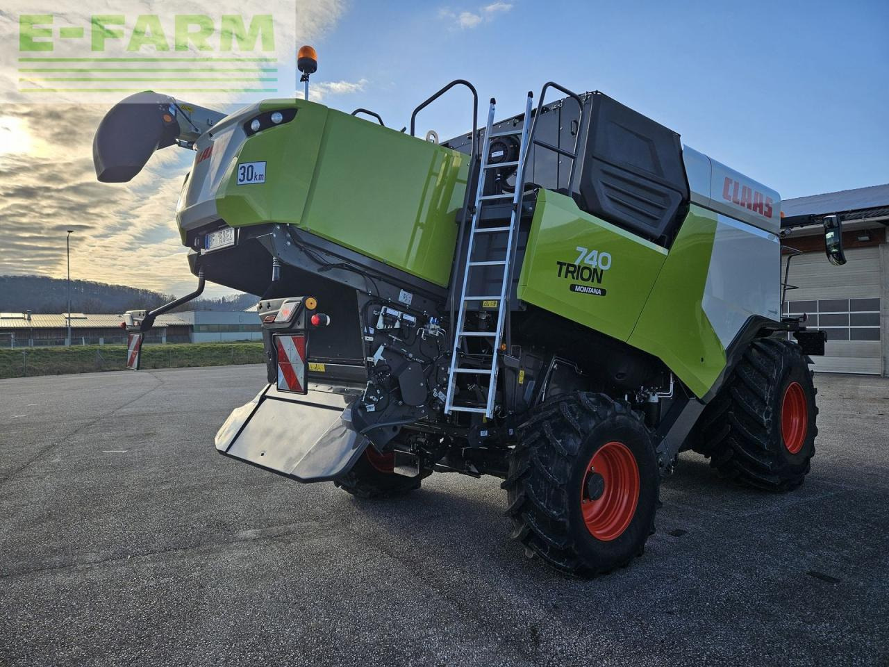 CLAAS trion 740 montana 4x4 - Θεριζοαλωνιστική μηχανή: φωτογραφία 3 CLAAS trion 740 montana 4x4 - Θεριζοαλωνιστική μηχανή: φωτογραφία 3