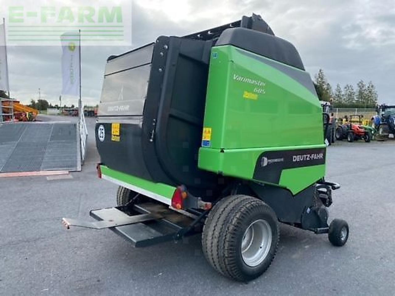 Deutz-Fahr varimaster 685 - Χορτοδετική μηχανή τετράγωνες μπάλες: φωτογραφία 3 Deutz-Fahr varimaster 685 - Χορτοδετική μηχανή τετράγωνες μπάλες: φωτογραφία 3