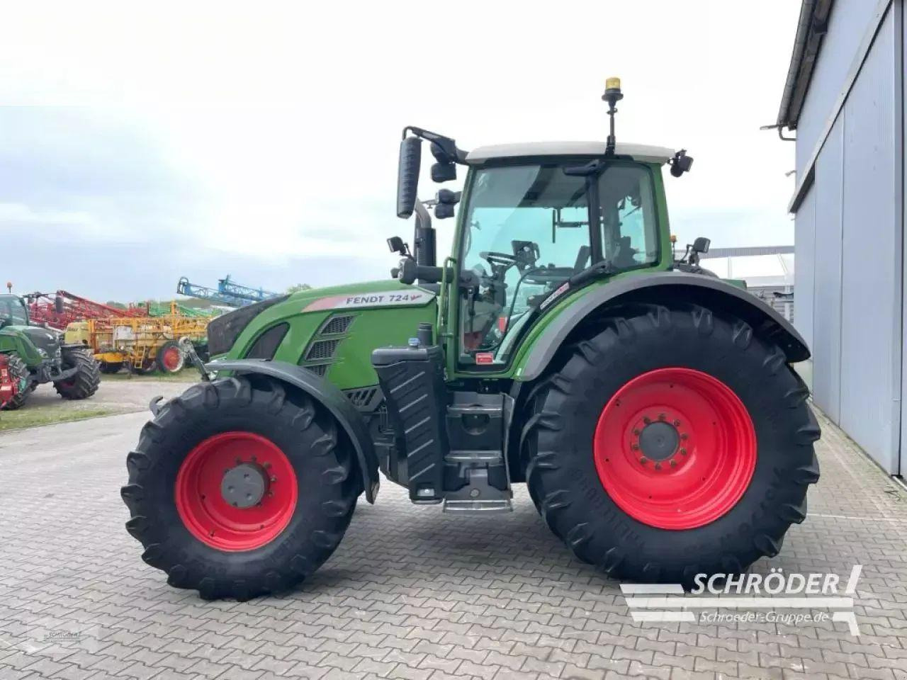 Fendt 724 vario s4 profi plus ProfiPlus - Τρακτέρ: φωτογραφία 4 Fendt 724 vario s4 profi plus ProfiPlus - Τρακτέρ: φωτογραφία 4