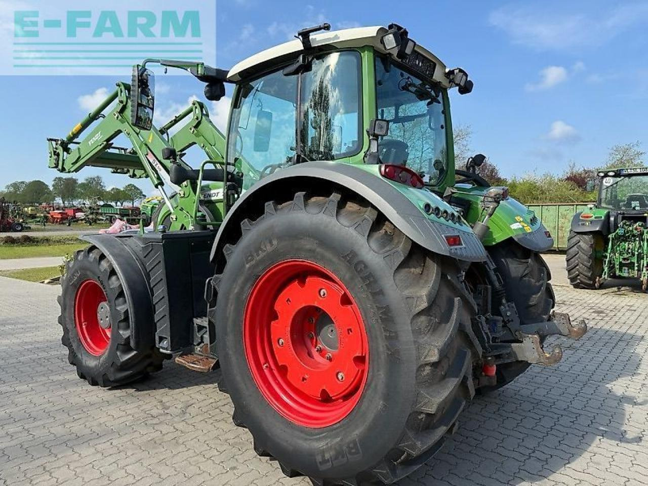 Fendt 724 vario - Τρακτέρ: φωτογραφία 3 Fendt 724 vario - Τρακτέρ: φωτογραφία 3