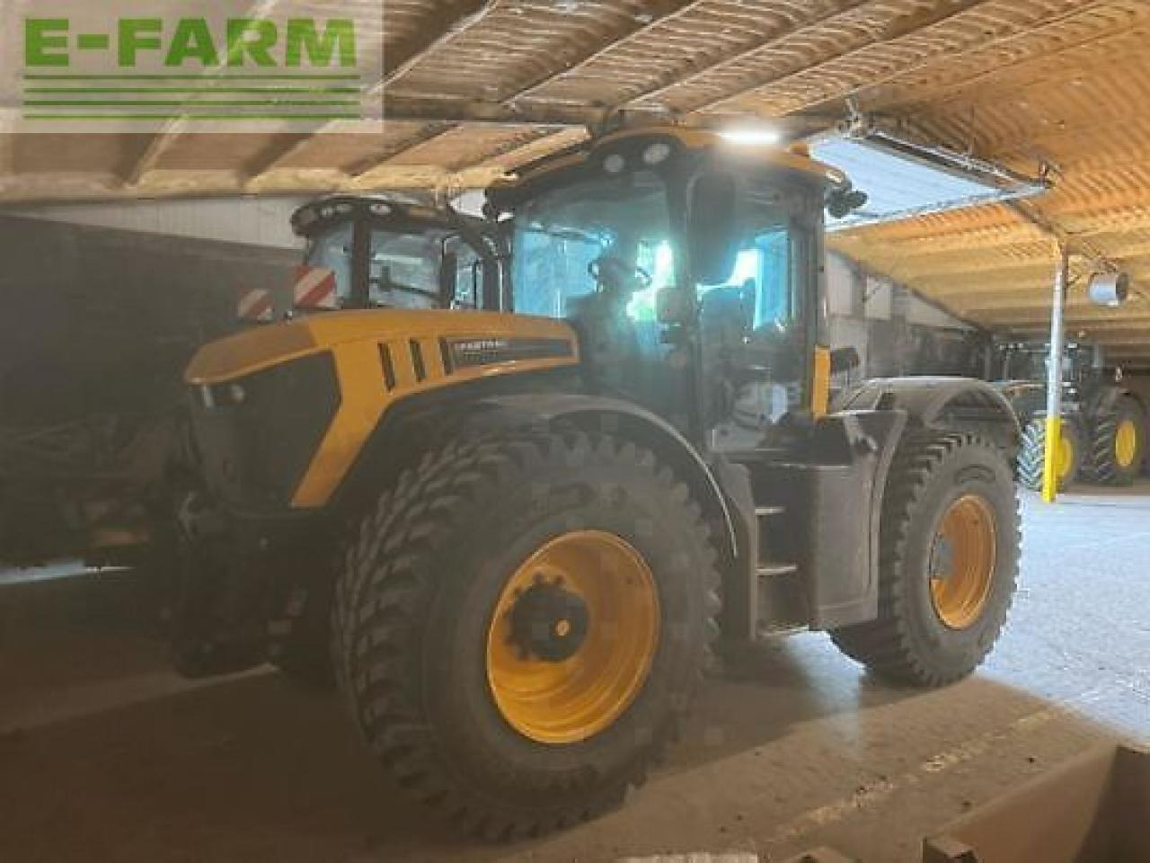 JCB fastrac 4220 - Τρακτέρ: φωτογραφία 1 JCB fastrac 4220 - Τρακτέρ: φωτογραφία 1