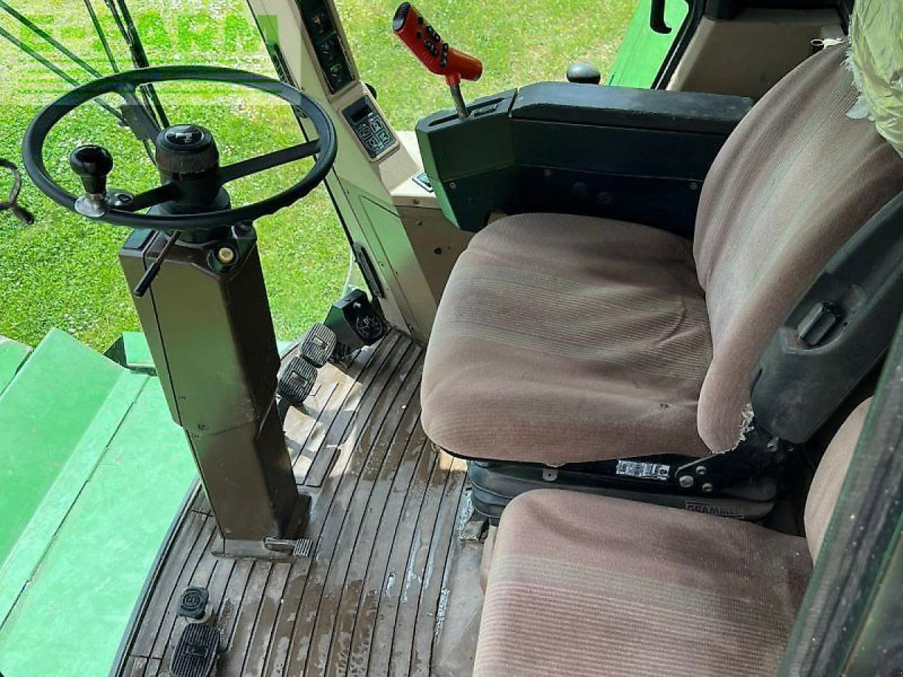 Θεριζοαλωνιστική μηχανή John Deere 2066: φωτογραφία 22