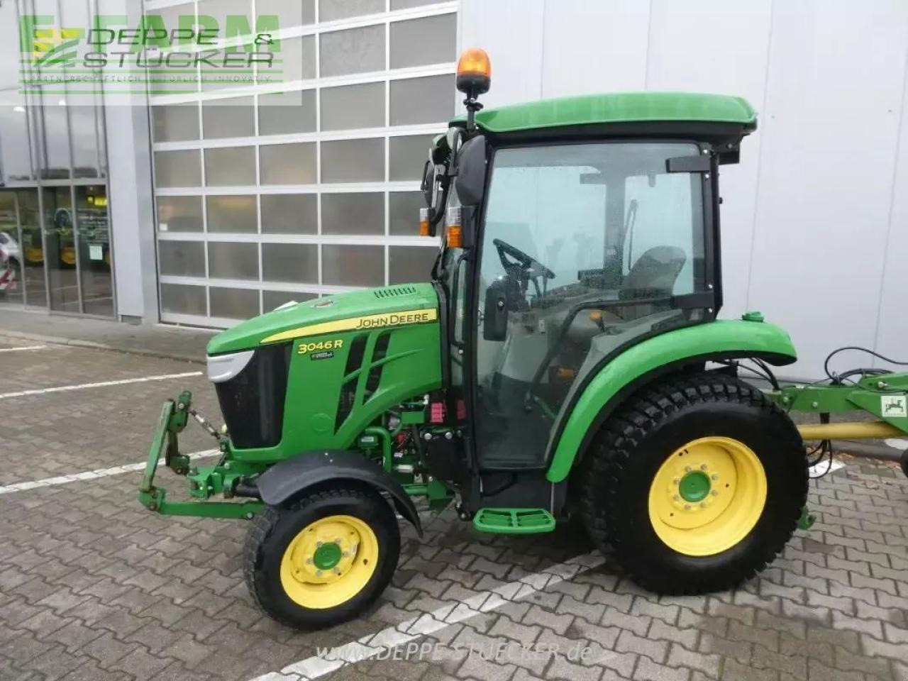 John Deere 3046r - Τρακτέρ: φωτογραφία 1 John Deere 3046r - Τρακτέρ: φωτογραφία 1