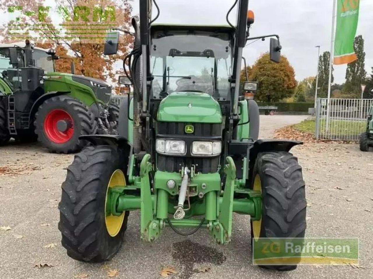 John Deere 5820 - Τρακτέρ: φωτογραφία 1 John Deere 5820 - Τρακτέρ: φωτογραφία 1