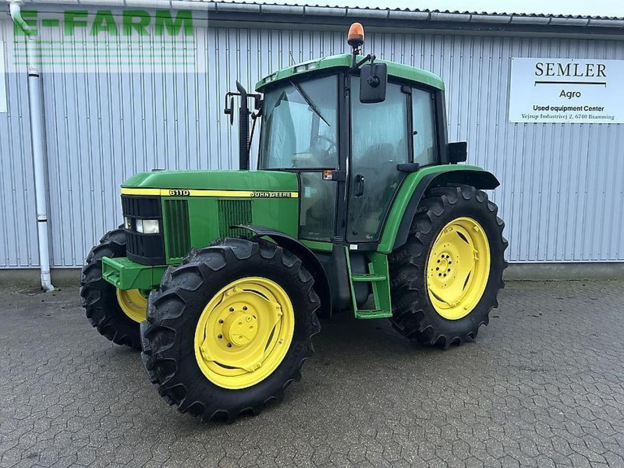 John Deere 6110 - Τρακτέρ: φωτογραφία 1 John Deere 6110 - Τρακτέρ: φωτογραφία 1